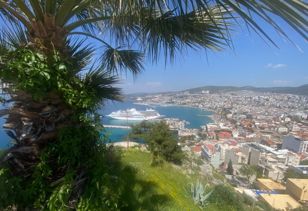 Atatürk Anıtı'ndan Kuşadası manzarası, 