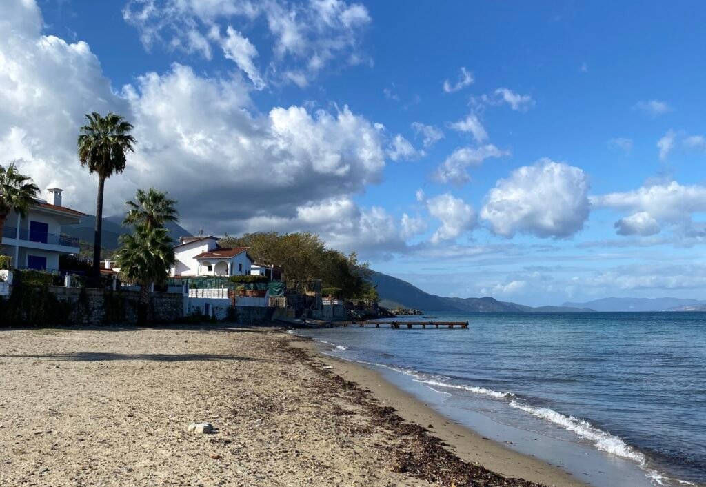 Güzelçamlı sahili 