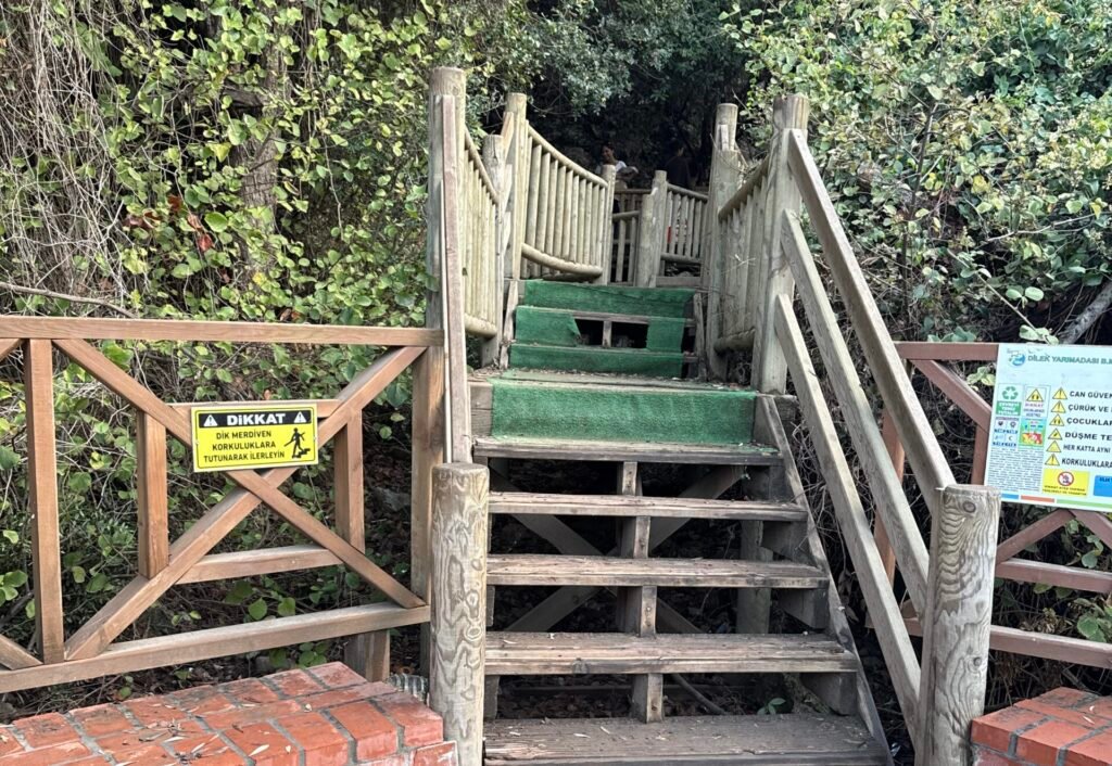 Zeus Mağarası girişi 