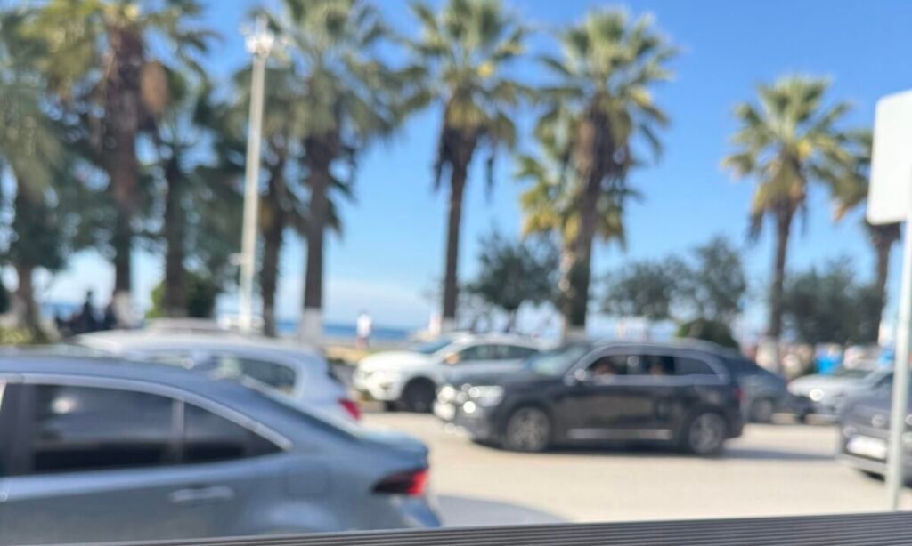 Kuşadası sahil yolunun trafiği